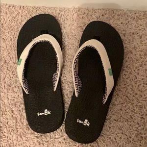 Sanuk flip flop